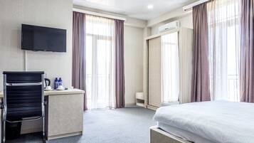 Kamar Double Deluks, balkon | Tirai kedap cahaya, kedap suara, Wi-Fi gratis, dan seprai linen