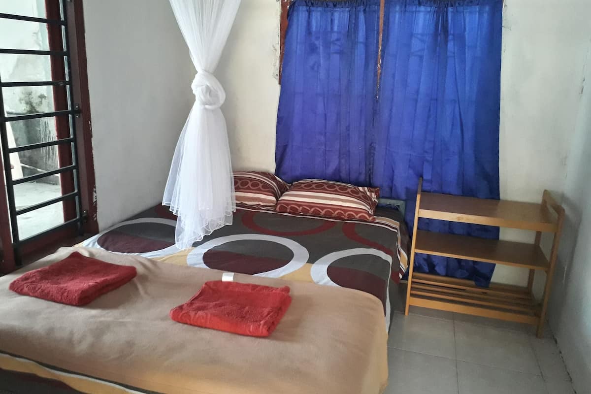 Economy Double Room | Desk, free WiFi
