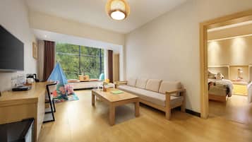 花好月圓-家庭套房 | 客廳 | 45-吋LED 液晶電視、有線頻道、電視、玩具