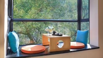 Comfort Double Room | Living area | 45-inch LED TV with cable channels, TV, toys