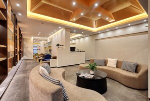 Área de estar no saguão