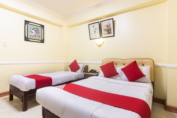 Superior Suite | Free WiFi, bed sheets - OYO 174 Westview Pension (Cebu)