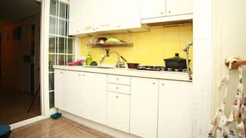 Fridge, microwave, stovetop, cookware/dishes/utensils
