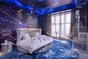 星空幻境 | 办公桌、遮光窗帘、免费 WiFi