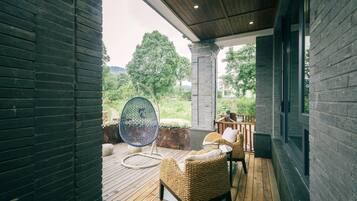 Design Twin Room | Balcony