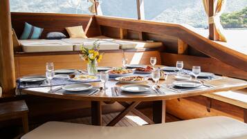 Café da manhã inglês grátis todos os dias