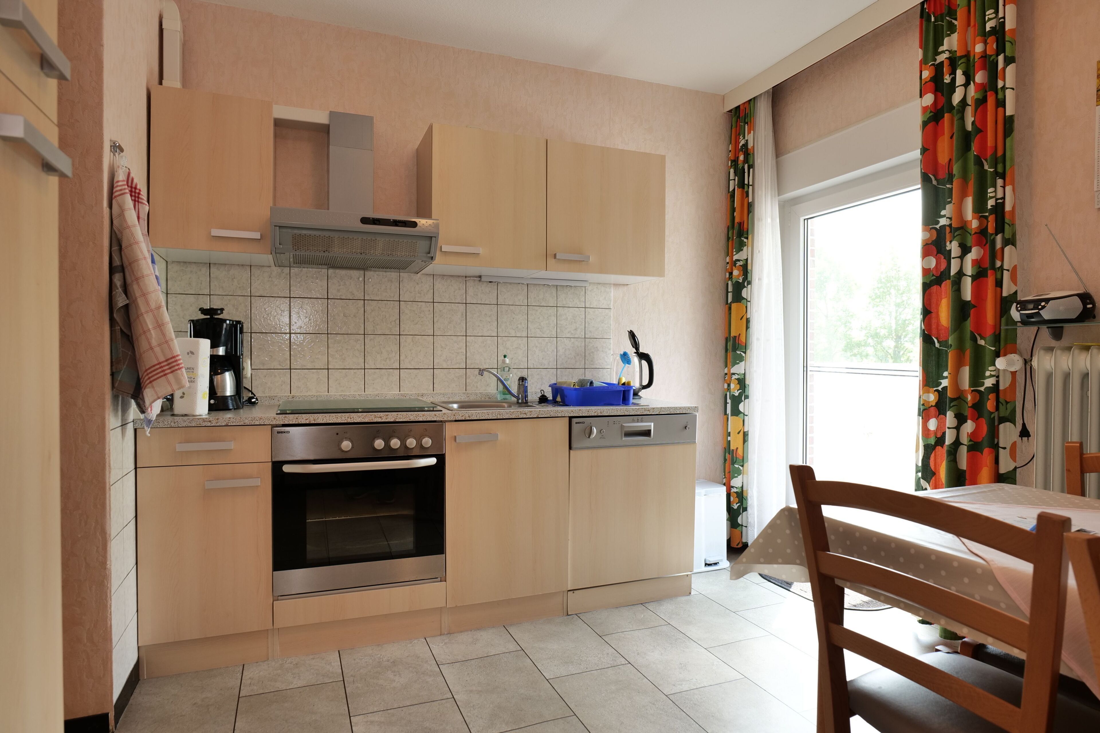 Kühlschrank, Mikrowelle, Ofen, Geschirrspüler