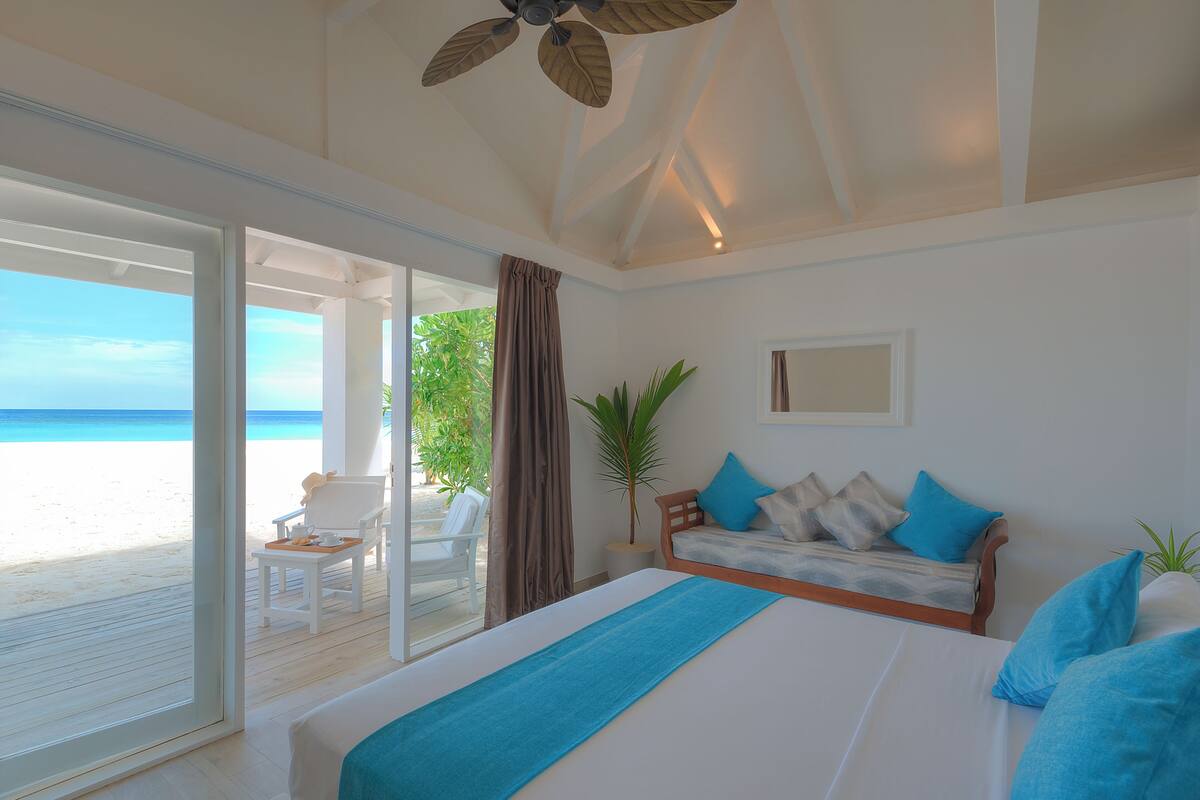 Beach Bungalow | 迷你吧、書桌、熨斗/熨衣板、床單
