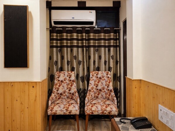 Family Room | Premium bedding, individually decorated, individually furnished - Anandam Near Mall Road (Shimla)