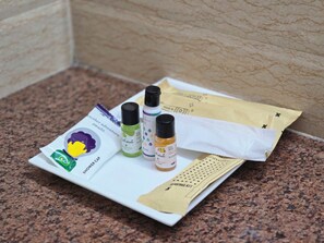 Premium Room | Bathroom | Shower, towels, soap, shampoo - Anandam Near Mall Road (Shimla)