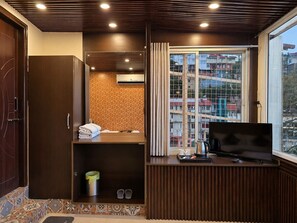 Elite Room | Premium bedding, individually decorated, individually furnished - Anandam Near Mall Road (Shimla)