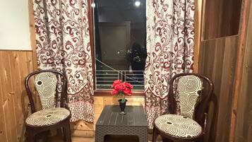 Family Room | Living area | 32-inch LED TV with satellite channels, TV