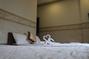 Minibar, desk, blackout drapes, soundproofing - Lazada Hotel (Quy Nhon)