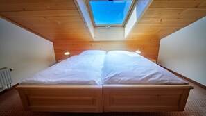 Caja de seguridad en la habitación, escritorio y cortinas blackout 