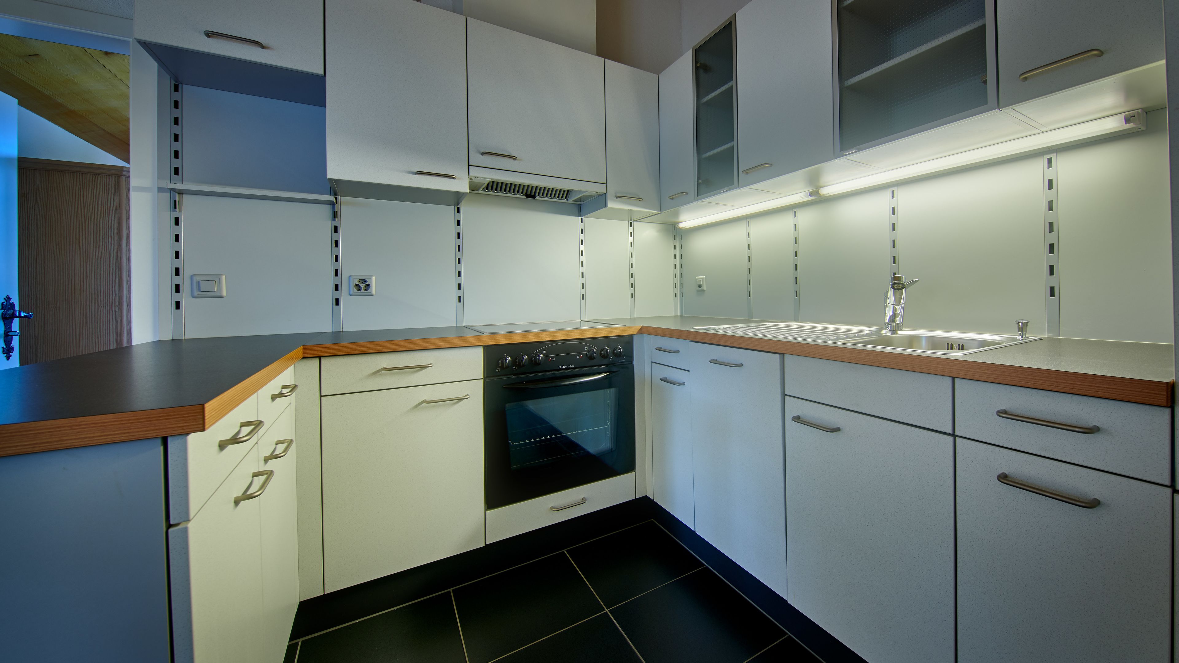 apartment, 2 bedrooms, balcony, mountain view | private kitchen | microwave