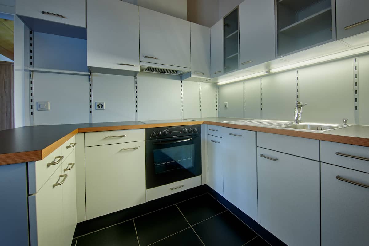 apartment, 2 bedrooms, balcony, mountain view | private kitchen | microwave