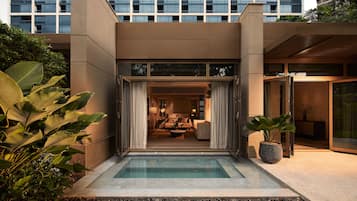Villa | Egyptian cotton sheets, premium bedding, down comforters, pillowtop beds