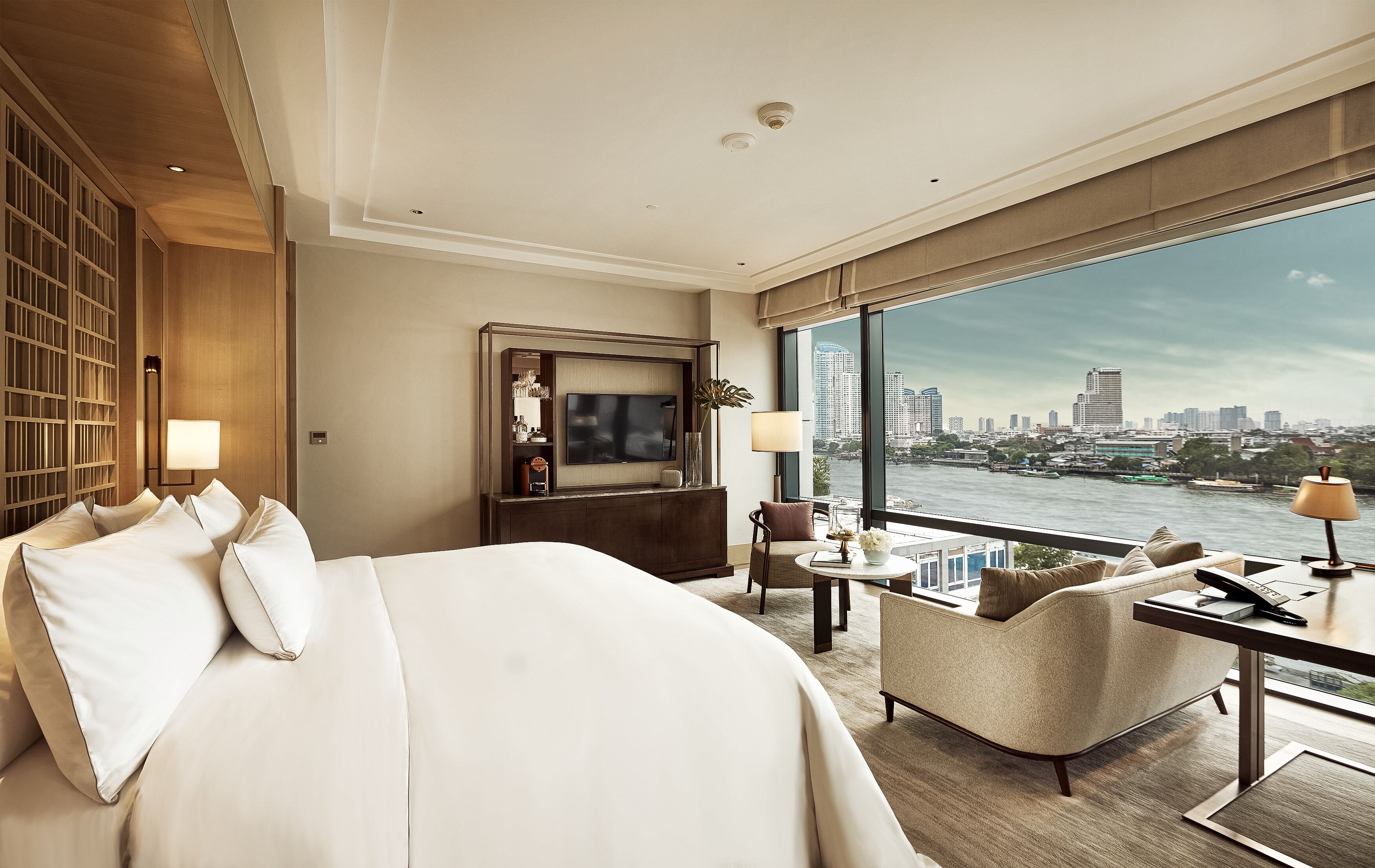 Premier Room, 1 King Bed (Riverfront)