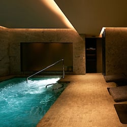 Indoor spa tub