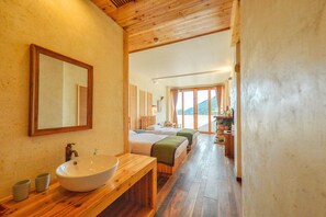 Deluxe Twin Room, Lake View | Free WiFi