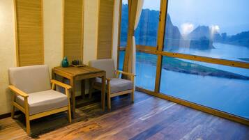 Deluxe Double Room, Lake View | Free WiFi