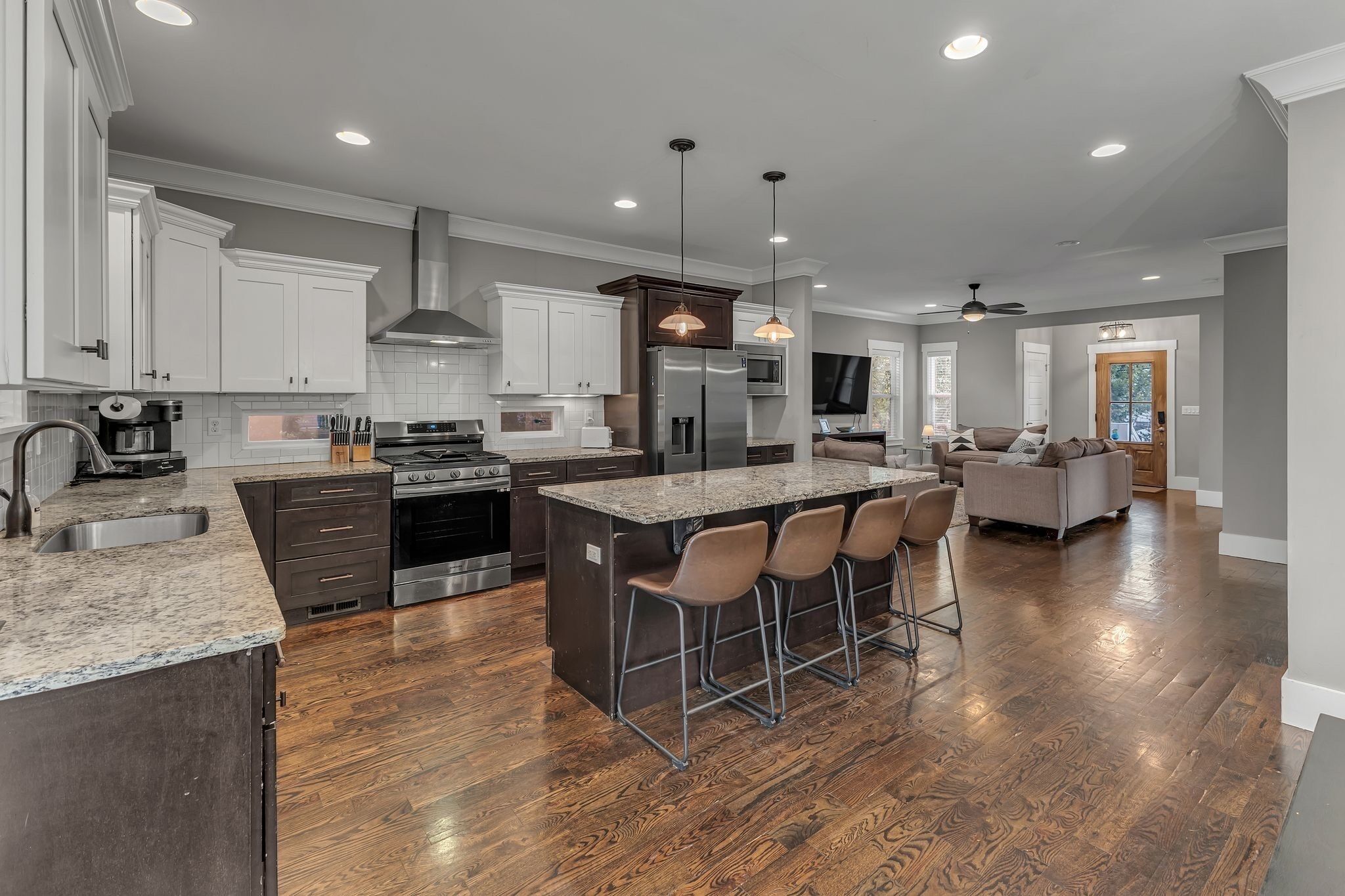 Refrigerador, microondas, horno, placa de cocina