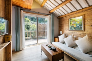 Comfort Queen Room, Balcony