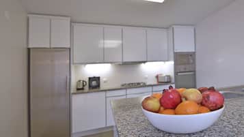 Fridge, microwave