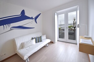 Quarto duplo, 3 camas de solteiro, banheiro privativo, vista para o mar (Blue Shark) | Vista do quarto