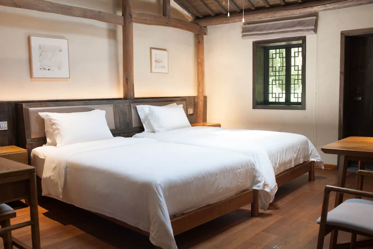 Design Twin Room | Free WiFi