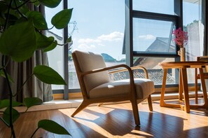 Yilu Deluxe Queen Room | Desk, blackout drapes, free WiFi