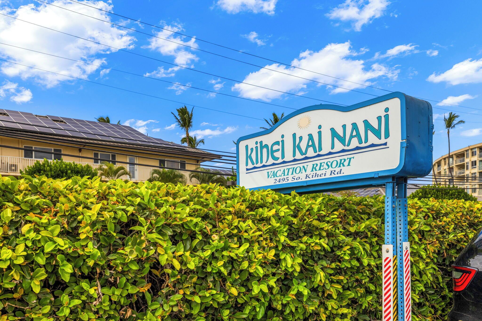 Señal para Kibei Kai Nani Vacation Resort, mostrando su nombre y dirección.