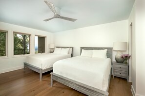 7 habitaciones, tabla de planchar con plancha y cuna de viaje 