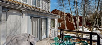 Cozy townhome with fireplace & easy access to outdoor adventure