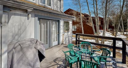 Cozy townhome with fireplace & easy access to outdoor adventure