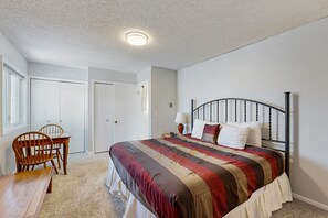 2 bedrooms, internet, bed sheets