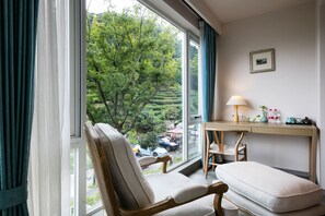 Deluxe-Zweibettzimmer | Schreibtisch, kostenloses WLAN