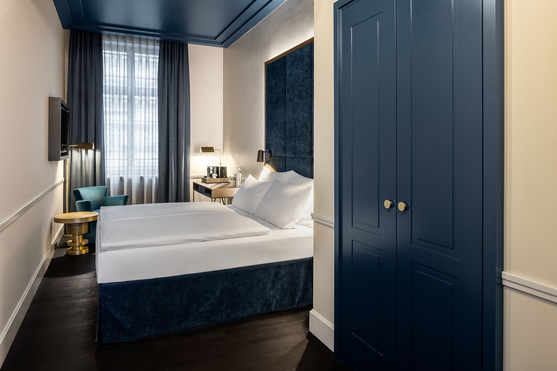 comfort room | 1 bedroom, in-room safe, desk, blackout curtains