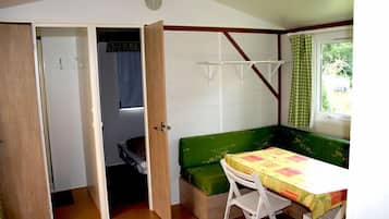 Mobile Home, Non Smoking | Living area | Ping pong