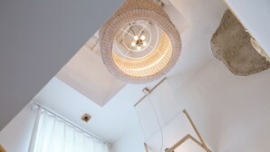 A high ceiling with a woven light fixture and exposed wooden beams. - Floral Hotel Hangzhou Lvpin Designer (Hangzhou)