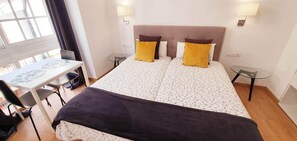 Down duvets, individually decorated, individually furnished, desk - Fan Flat San Juan (Málaga)