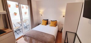 Down duvets, individually decorated, individually furnished, desk - Fan Flat San Juan (Málaga)
