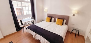 家庭公寓 | 羽絨被、獨特裝潢、布置獨特、書桌