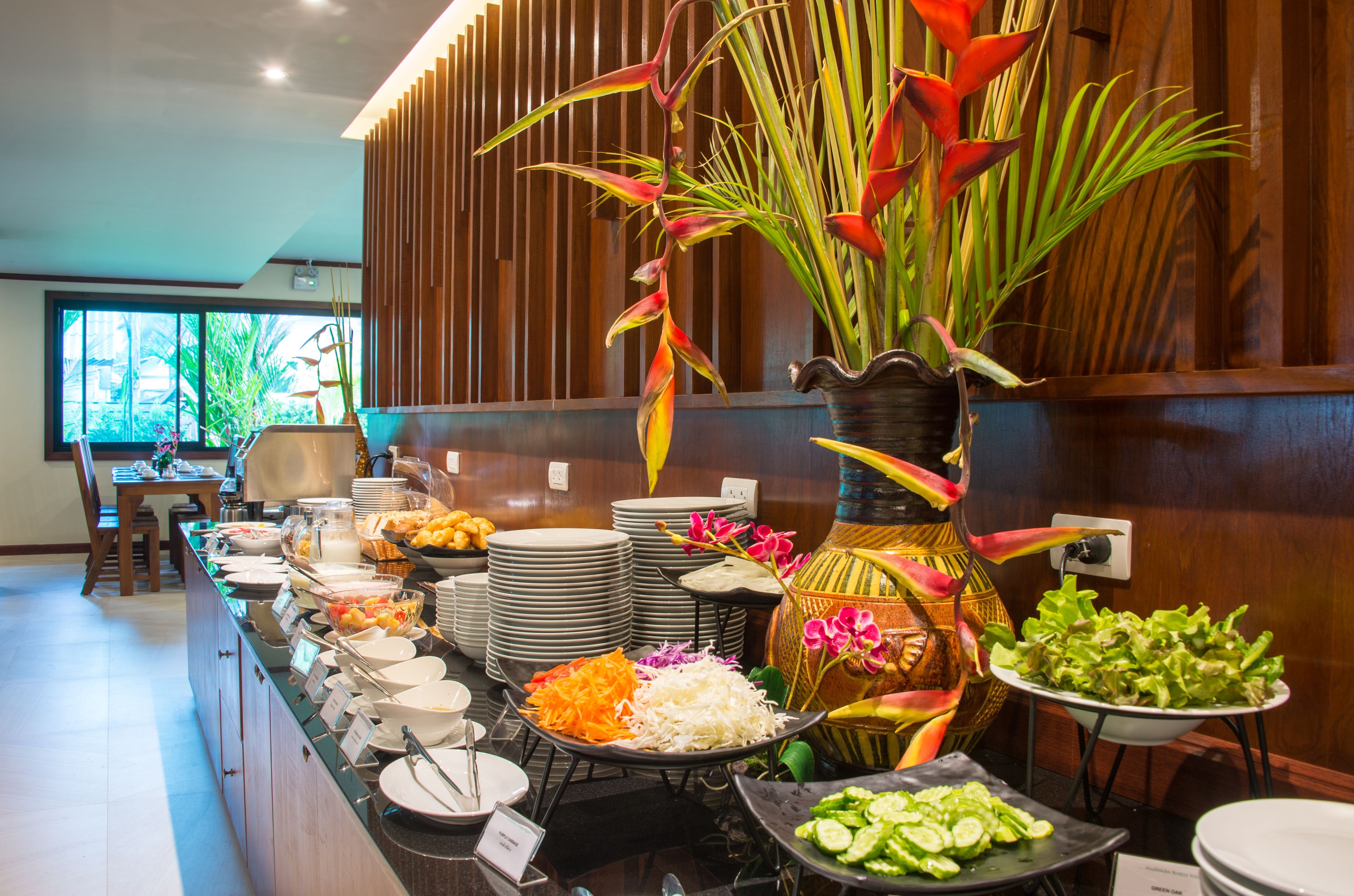 daily buffet breakfast (thb 350 per person)