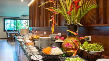 Desayuno buffet todos los días (con cargo)