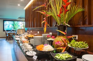 Daily buffet breakfast for a fee - Andaman Breeze Resort - (Krabi)