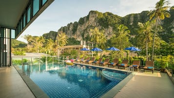 Outdoor pool, sun loungers