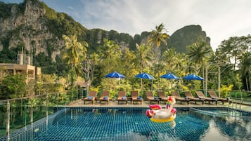 Outdoor pool, pool loungers