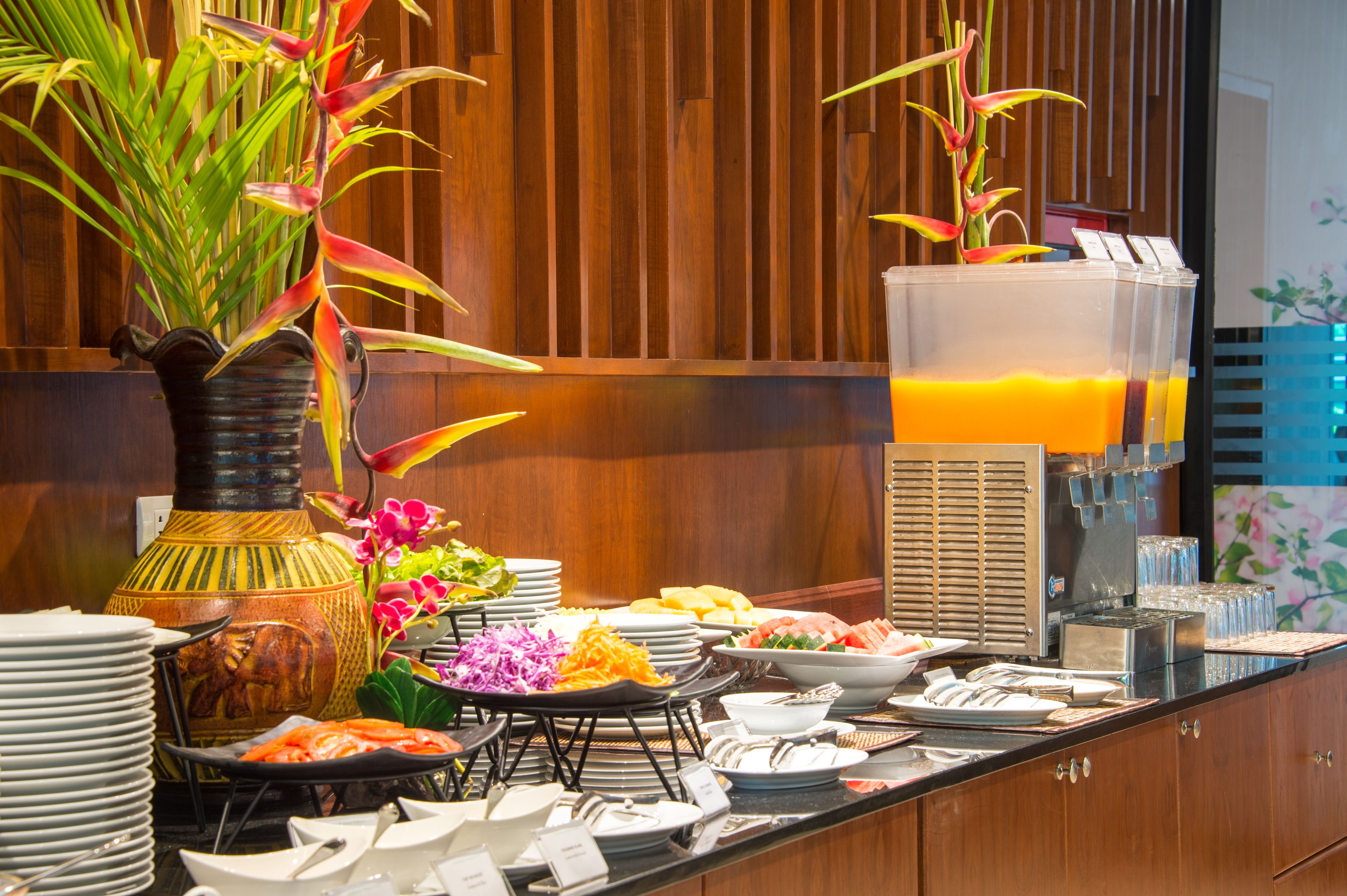 daily buffet breakfast (thb 350 per person)
