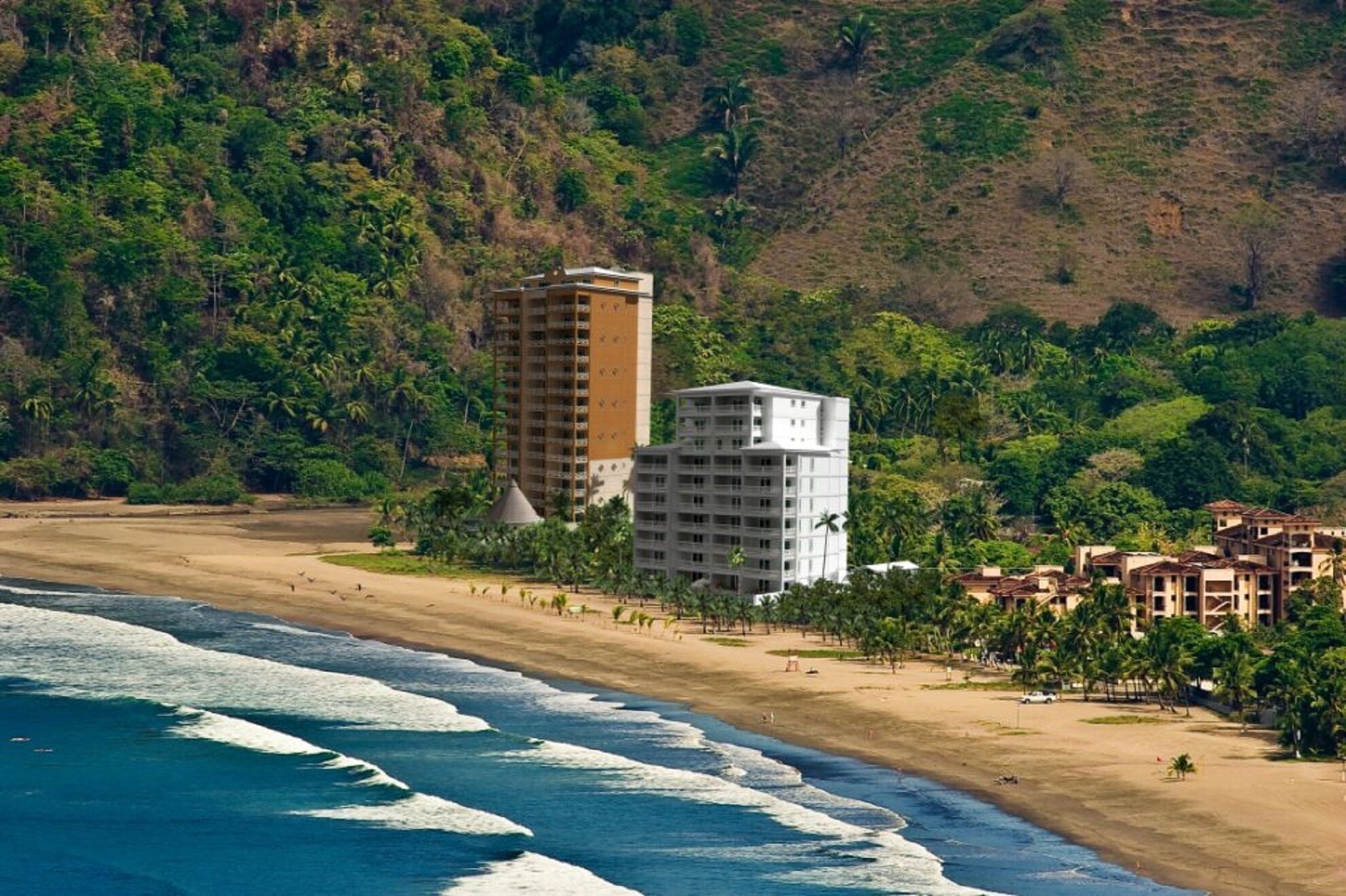 Plage, chaises longues, serviettes de plage